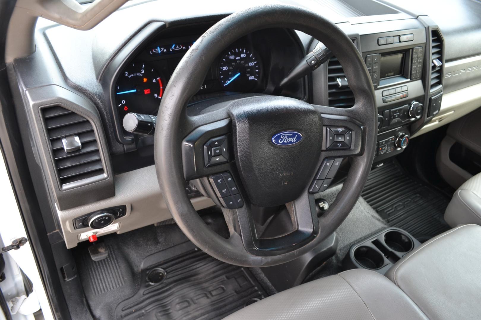 2018 WHITE /GRAY Ford F550 with an POWERSTROKE 6.7L DIESEL engine, AUTOMATIC transmission, located at 9172 North Fwy, Houston, TX, 77037, (713) 910-6868, 29.887470, -95.411903 - Photo#15